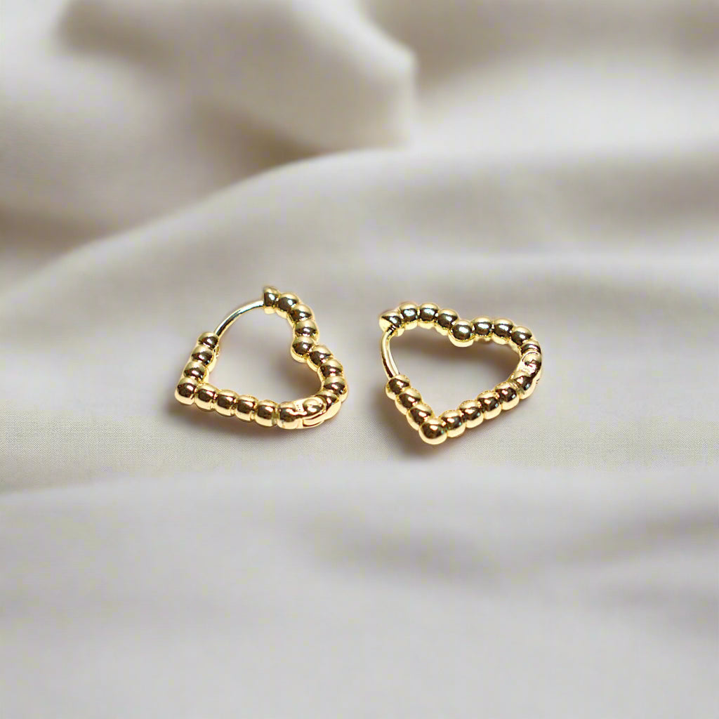 Cercei simpli damă eleganți din alamă placați cu aur de 18k in forma de inima