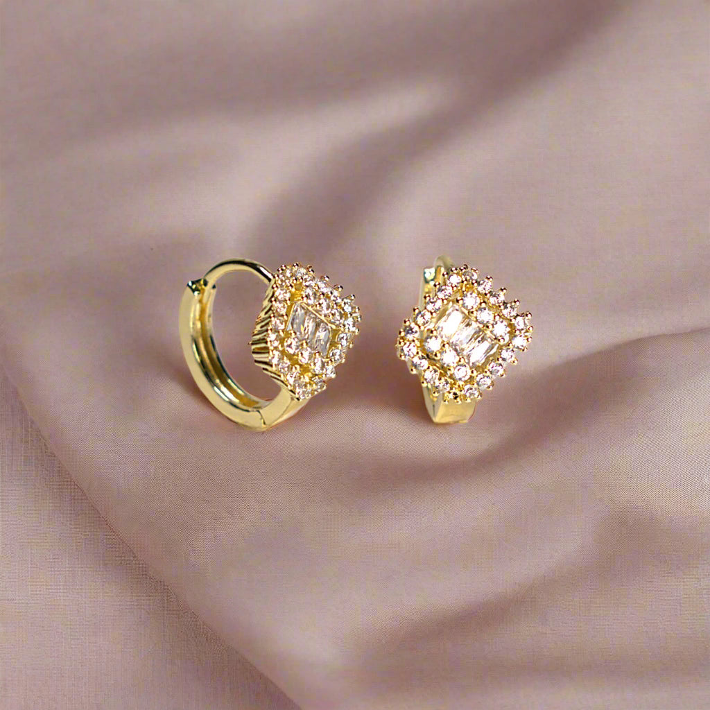 Cercei damă cu pietre zirconiu strălucitori, placați cu aur de 18k