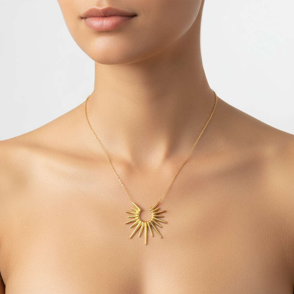 colier placat cu aur de 18K cu pandantiv elegant in forma de soare