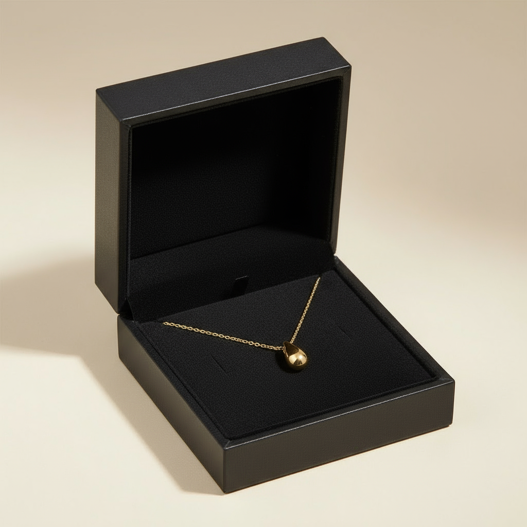 colier placat cu aur de 18K cu pandantiv elegant in forma de lacrima