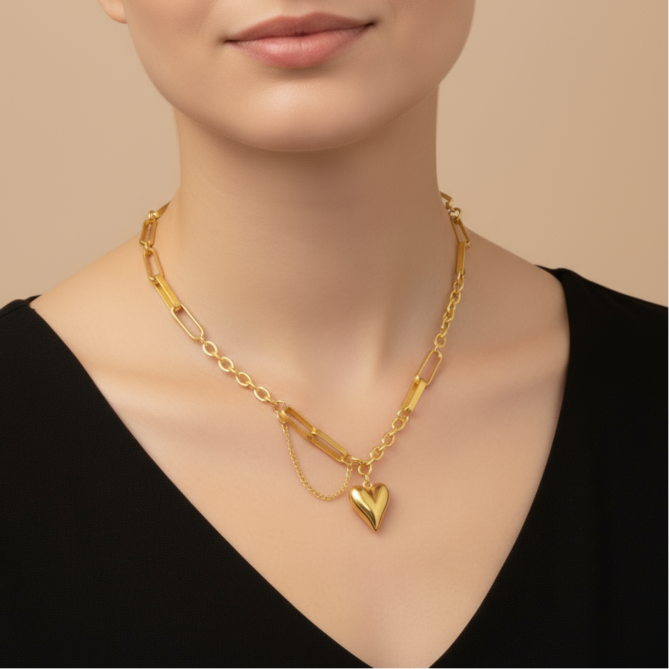 colier statement placat cu aur 18K – design modern pandantiv cu inima plina