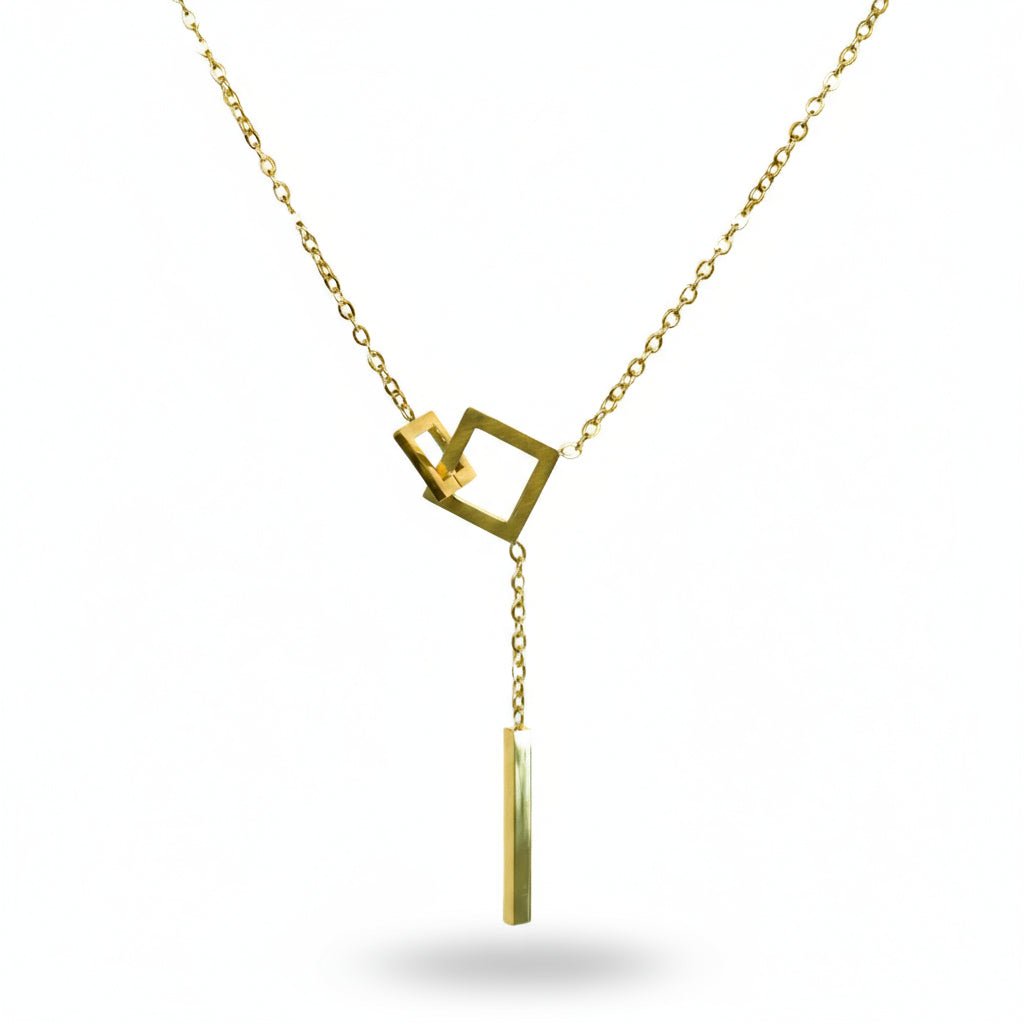 colier placat cu aur de 18K cu pandantiv elegant de 4 cm