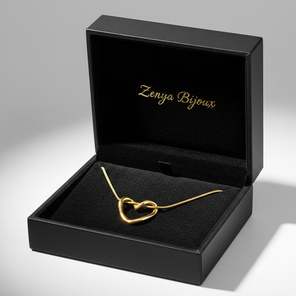 colier placat cu aur de 18K cu pandantiv elegant in forma de inima diformata