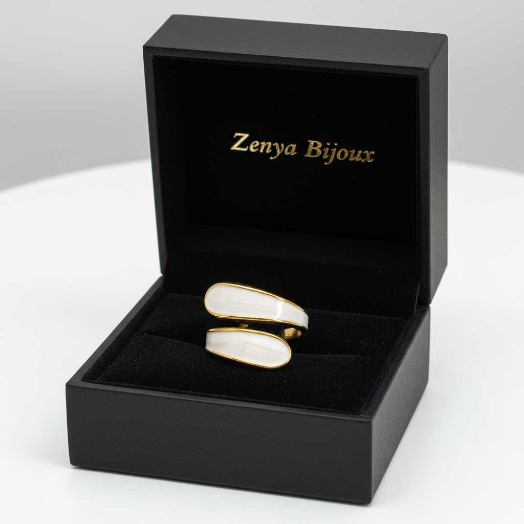 inel reglabil placat cu aur de 18K – stil minimalist cu alb