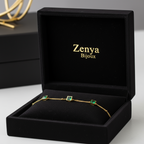 brățară placată cu aur de 18K – design delicat cu pietre mici verzi patrate in cutie de bijuterii