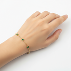 brățară placată cu aur de 18K – design delicat cu pietre mici verzi patrate