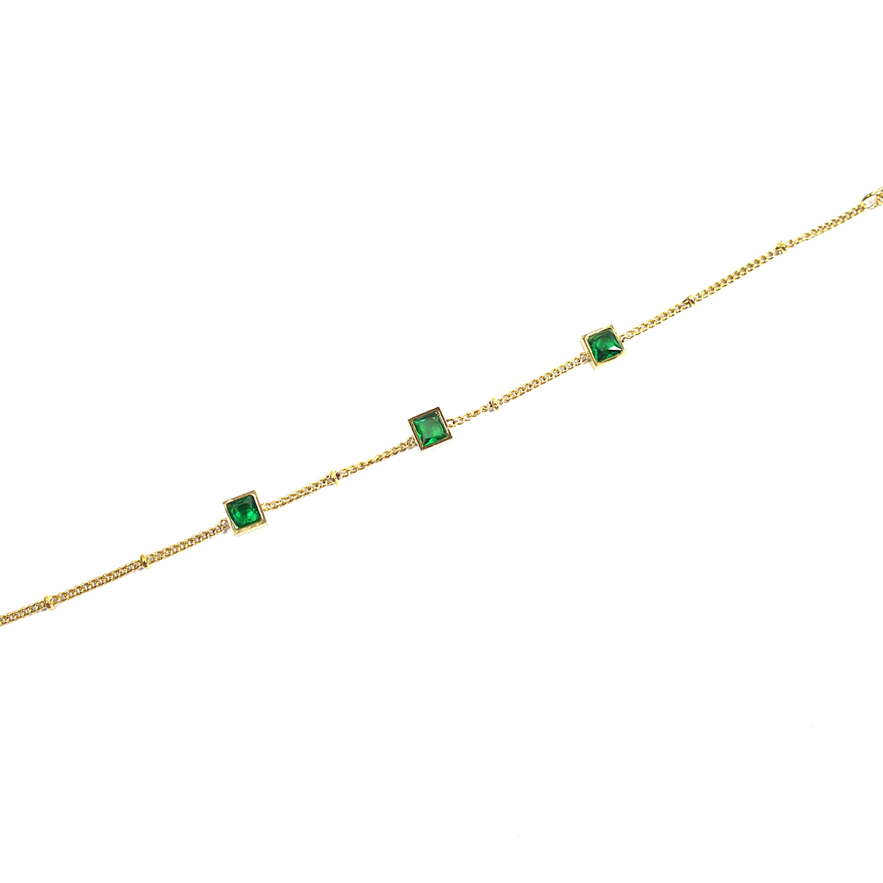 brățară placată cu aur de 18K – design delicat cu pietre mici verzi patrate