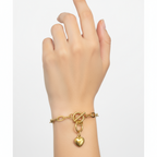 brățară statement din inox placată cu aur 18K cu zale si inchizatoare cu clapeta cu inima pe mana