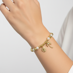 Brățară pe elastic cu bile albe și aurii și charm palmier
