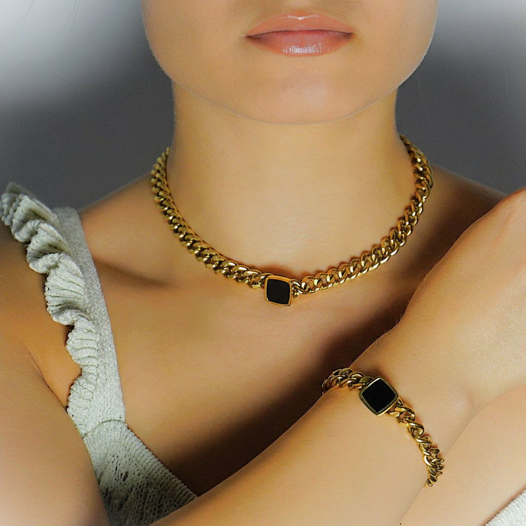 brățară statement din inox placată cu aur 18K pe mana