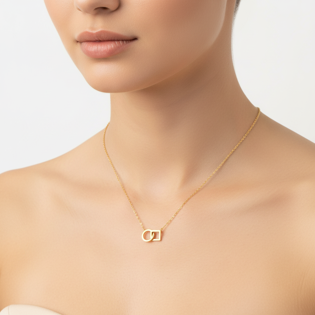 colier placat cu aur de 18K cu pandantiv elegant