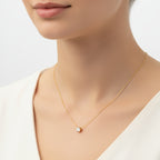 colier placat cu aur de 18K cu pandantiv elegant cu piatra mica