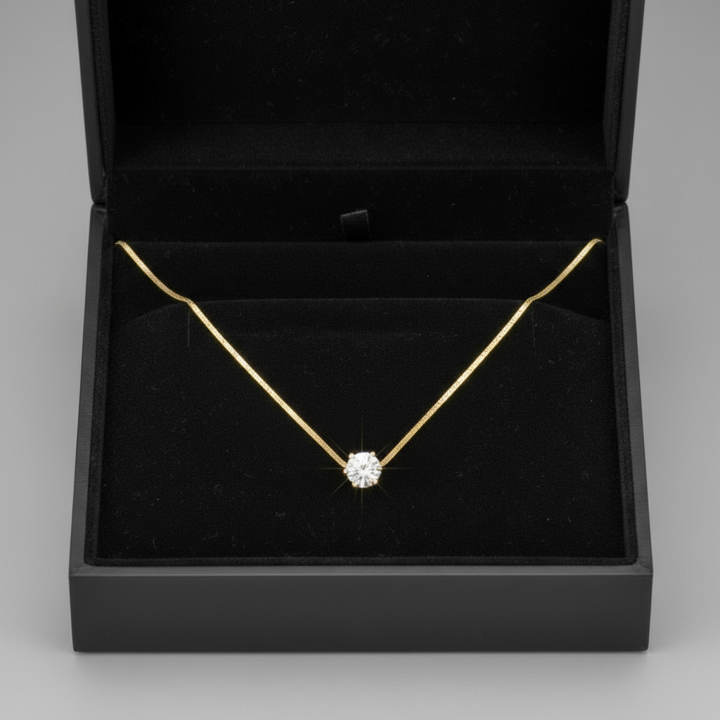 colier placat cu aur de 18K cu pandantiv elegant cu piatra mica