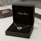 colier placat cu aur de 18K cu pandantiv elegant cu o inima mica alba