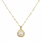 colier placat cu aur de 18K cu pandantiv elegant cu pietre si o perla