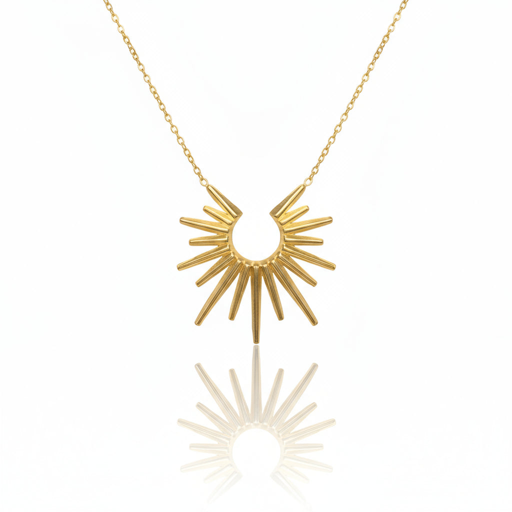 colier placat cu aur de 18K cu pandantiv elegant in forma de soare