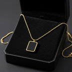 colier placat cu aur de 18K cu pandantiv placuta neagra cu ghenar auriu