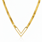 colier placat cu aur de 18K cu pandantiv litera V margine aurie si interior alb