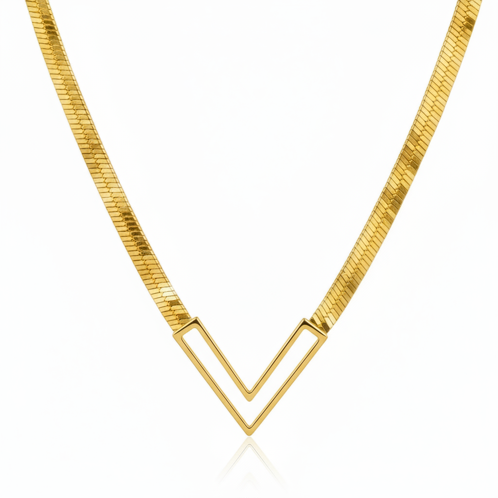 colier placat cu aur de 18K cu pandantiv litera V margine aurie si interior alb