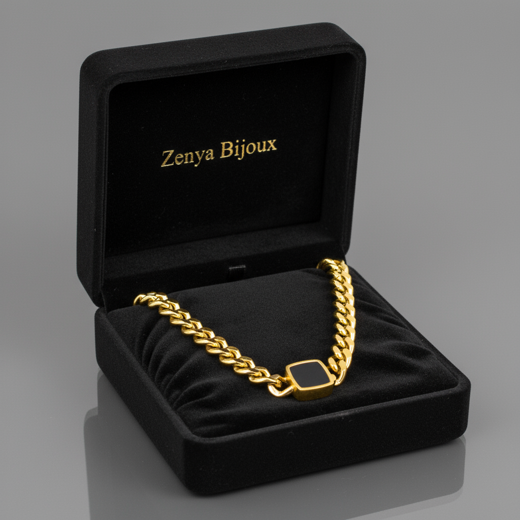 colier statement placat cu aur 18K – design cu placuta mica patrata fixa in centru