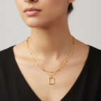 colier placat cu aur de 18K cu pandantiv elegant chenar gol