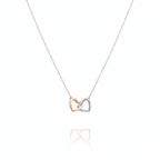 Lănțișor fin argintiu cu pandantiv cu 2 inimi cu pietricele pe lateral una argintie si una roz gold, realizat din oțel inoxidabil