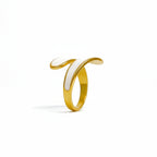 inel reglabil placat cu aur de 18K – stil minimalist cu alb