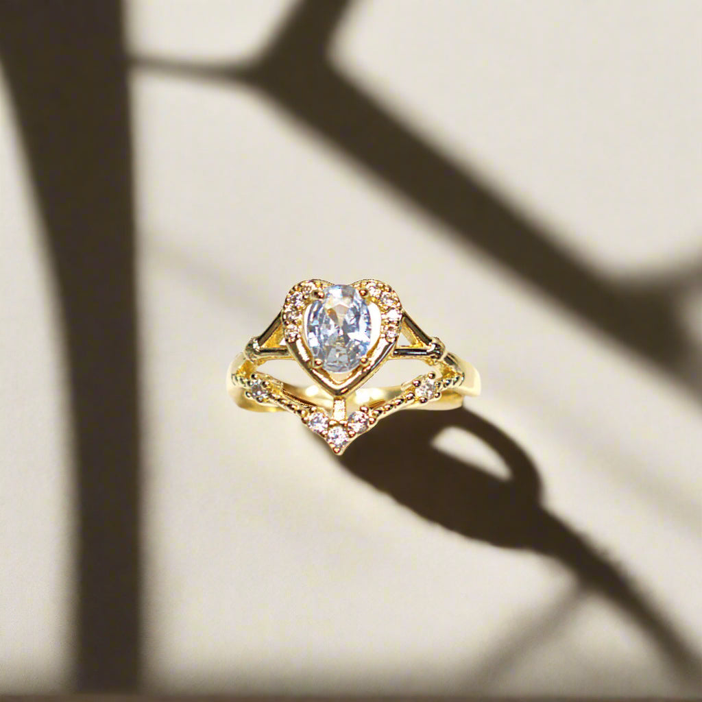 inel placat cu aur de 18K cu pietre cubic zirconia strălucitoare