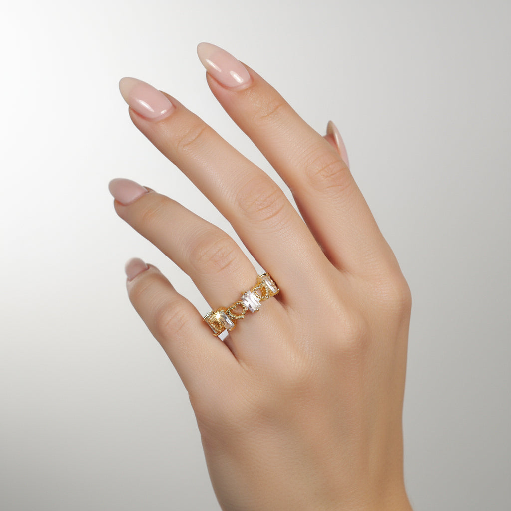 inel placat cu aur de 18K cu pietre cubic zirconia strălucitoare albe 