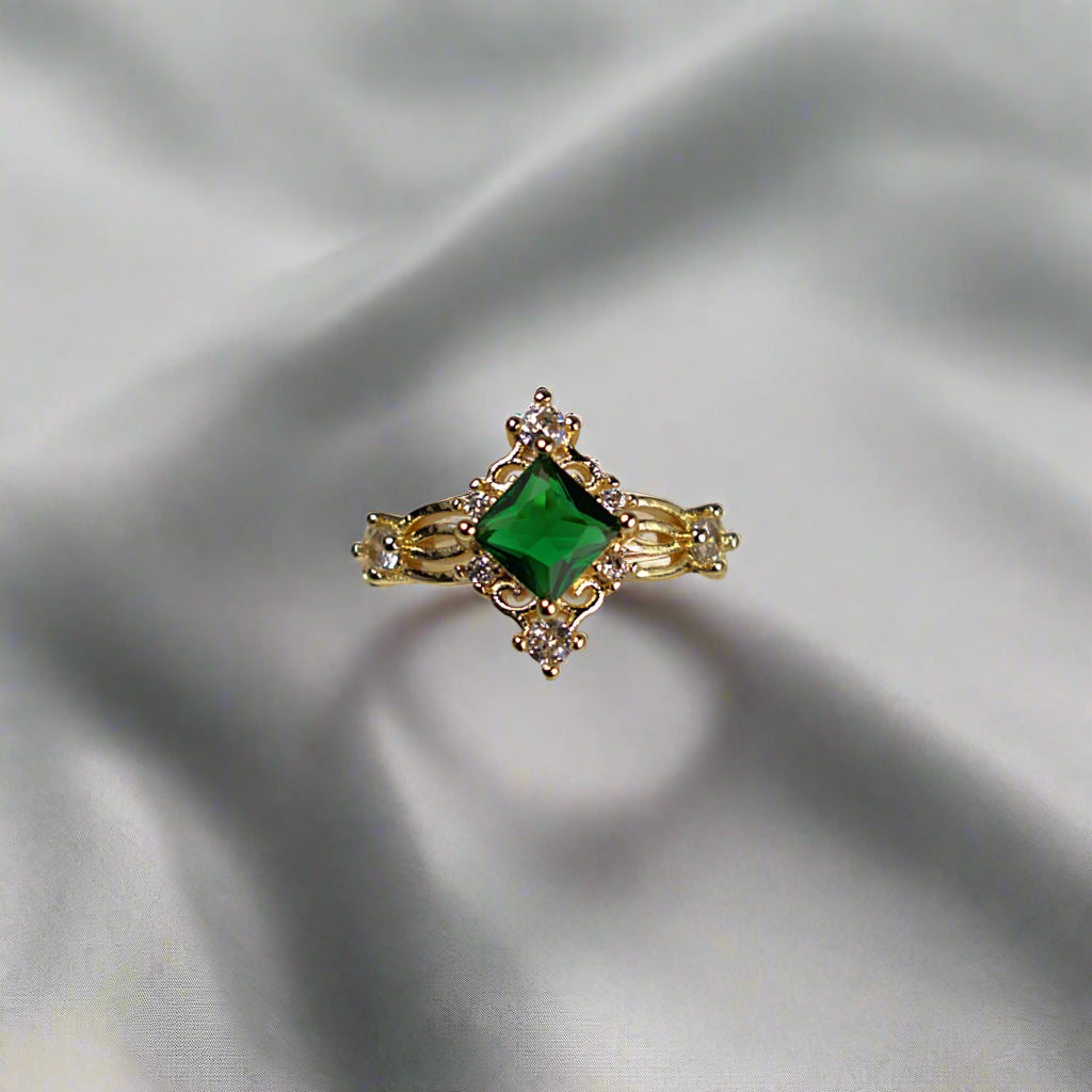 inel placat cu aur de 18K cu pietre cubic zirconia strălucitoare