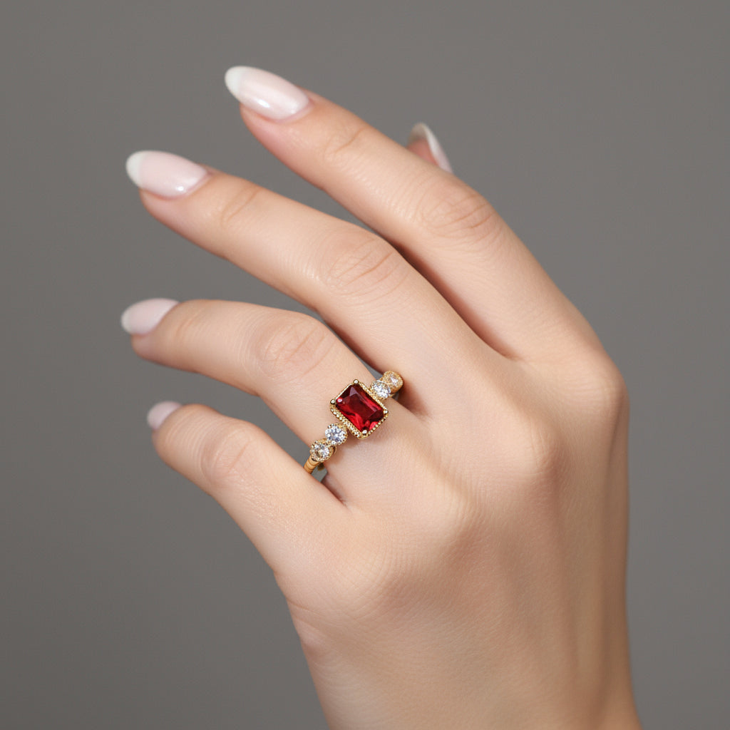 inel placat cu aur de 18K cu piatră cubic zirconia strălucitoare rosie