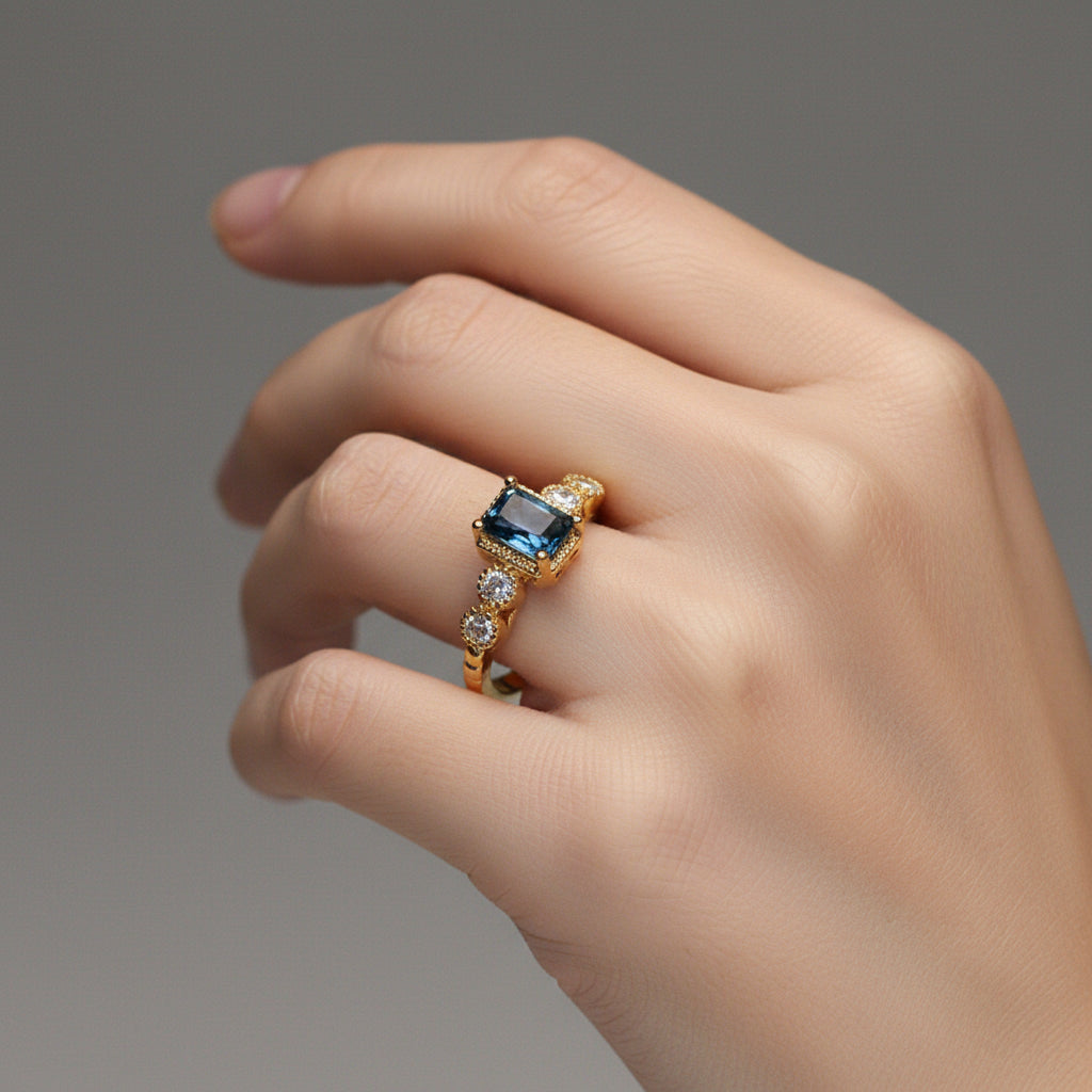 inel placat cu aur de 18K cu piatră cubic zirconia strălucitoare albastra