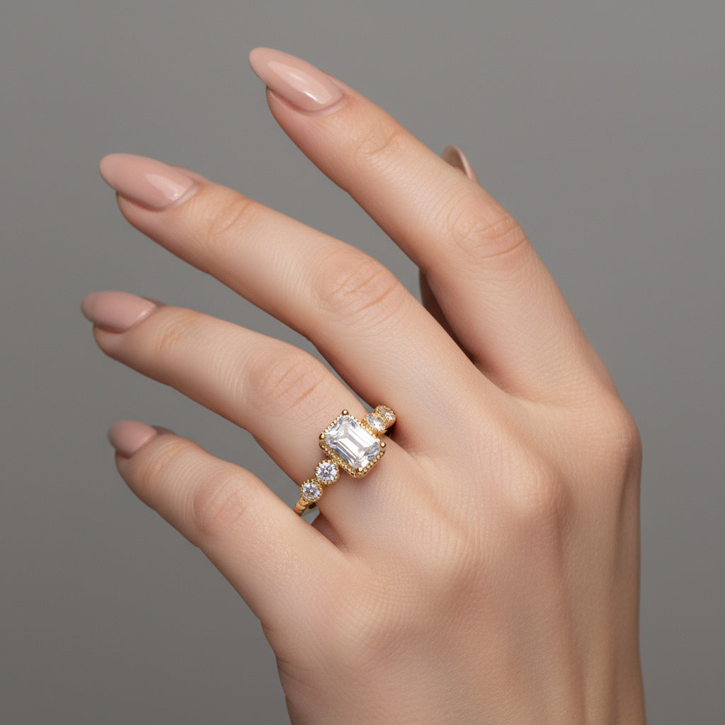 inel placat cu aur de 18K cu piatră cubic zirconia strălucitoare transparenta